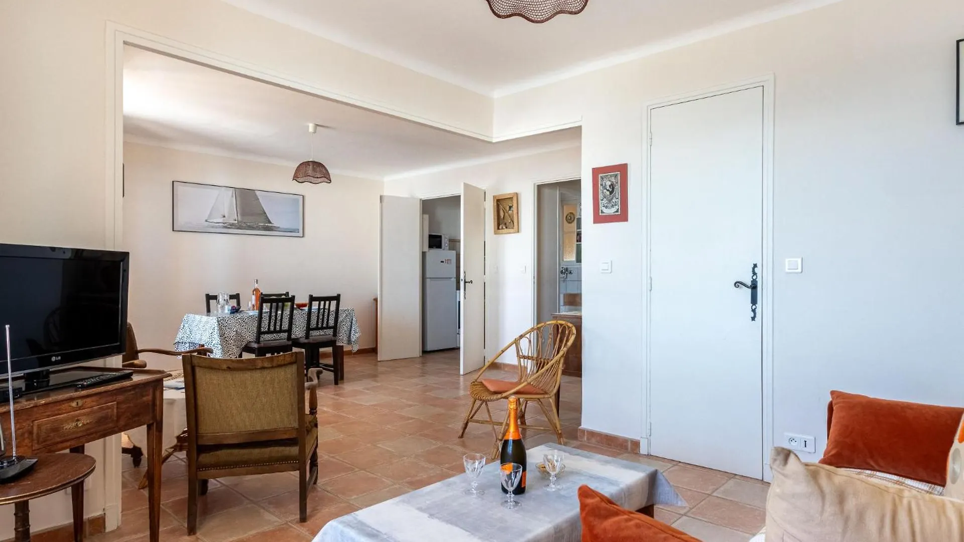 Apartment Residence Les Flots By Interhome Sanary-sur-Mer