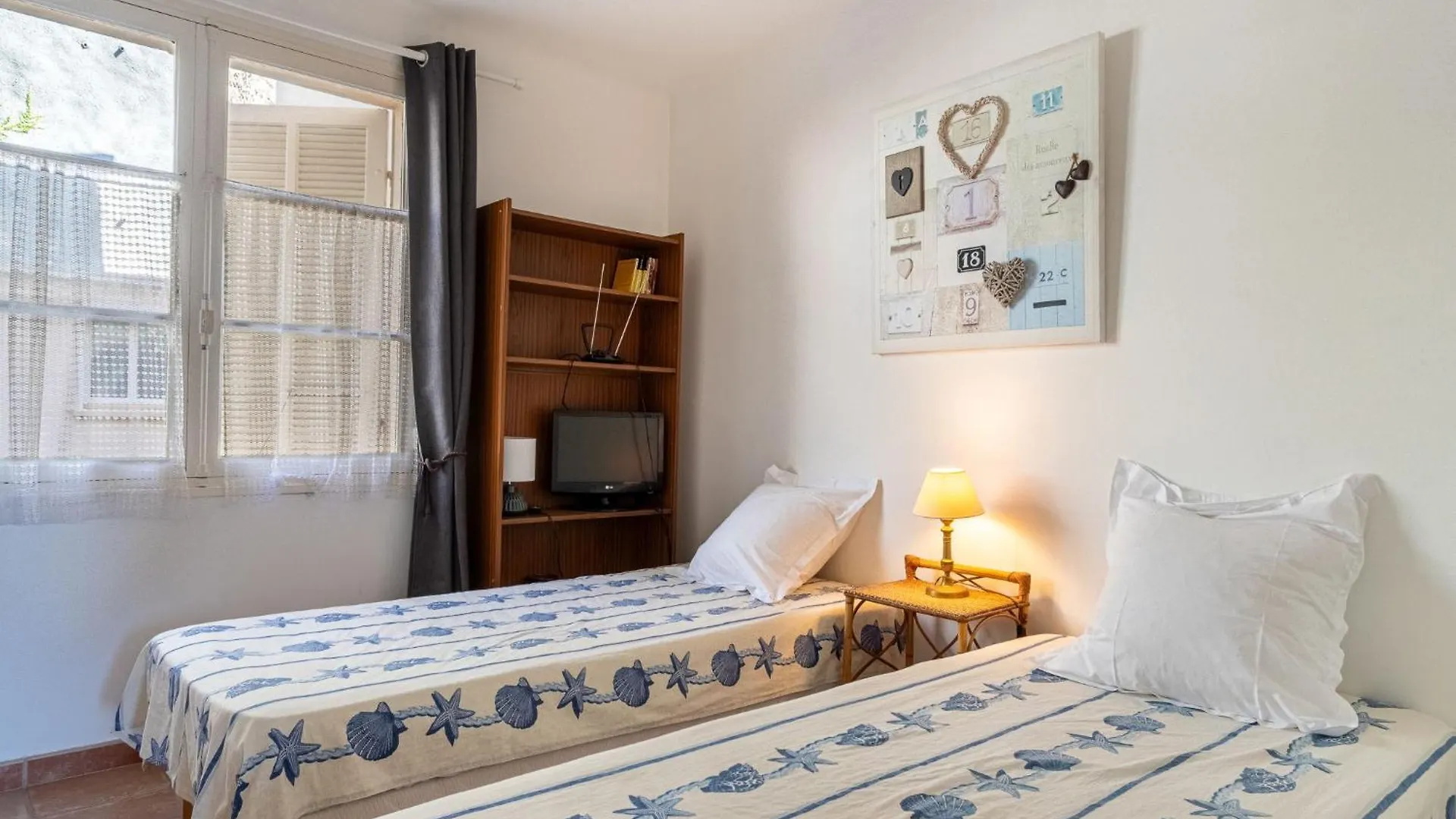 Apartment Residence Les Flots By Interhome Sanary-sur-Mer