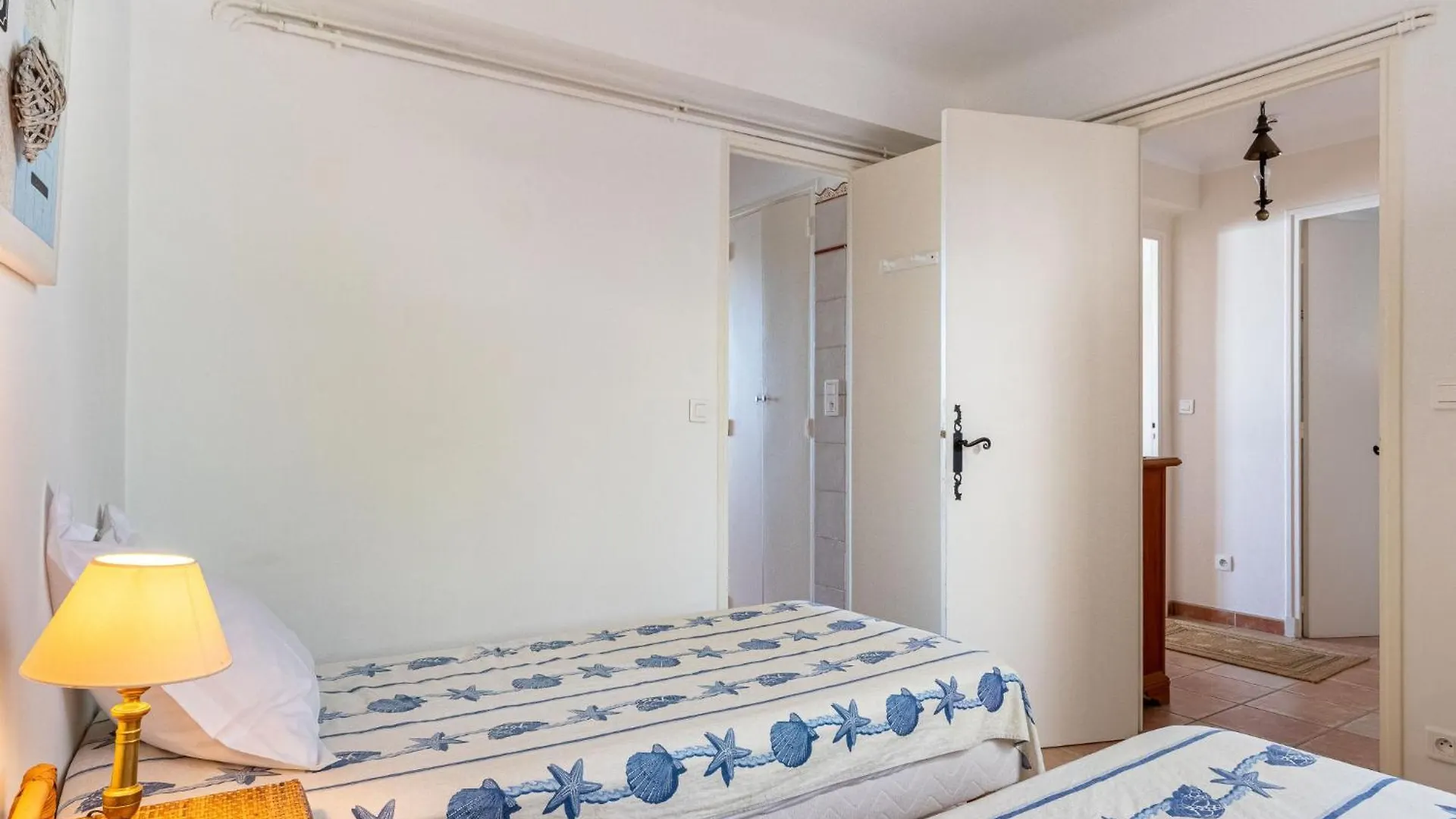 Apartment Residence Les Flots By Interhome Sanary-sur-Mer